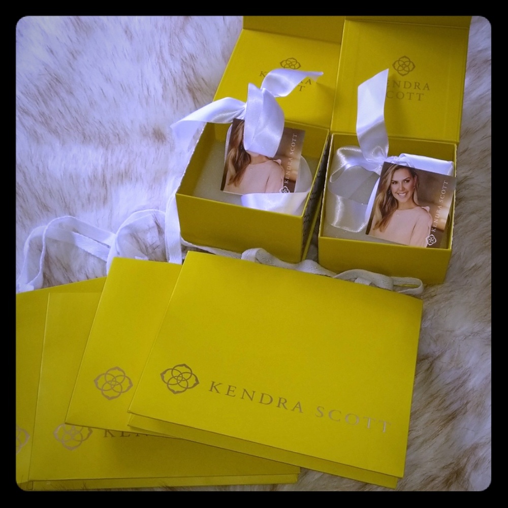 Kendra Scott bags and boxes